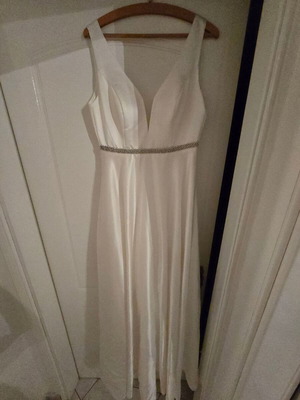 Wedding dress satin with tulle underskirt, like new, princess style, size XL
