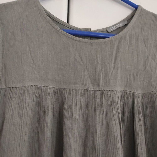 Please women's Italian blouse size M like new, green