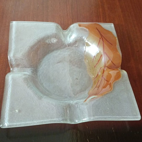 Glass ashtray with leaf design like new
