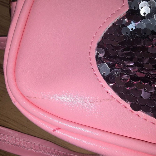 Children's bag used with slightly broken zipper