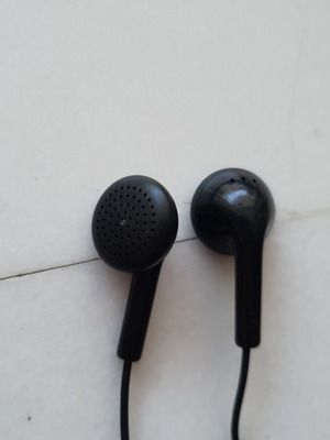 Nokia Earbuds with Hands Free Like New, 2.5mm Jack