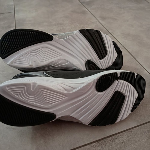 Men's waterproof athletic shoes size 46, black and white
