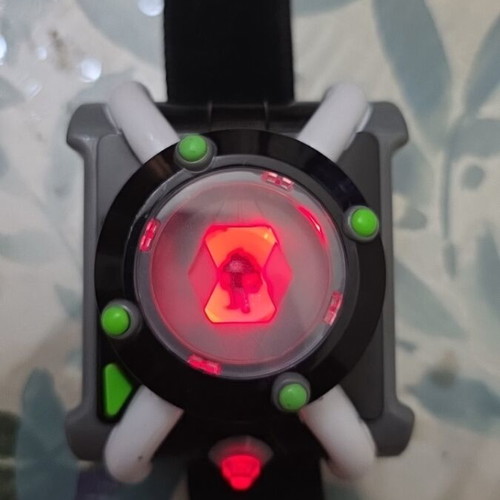 Ben 10 Deluxe Omnitrix role playing watch 2017 used