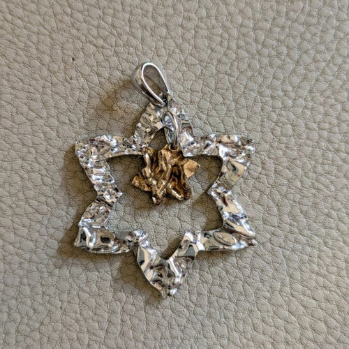 Silver pendant like new with gold and silver star