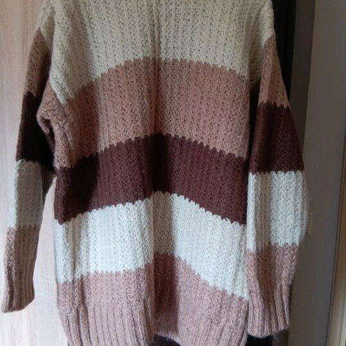 Zara pullover with V neck like new, size M