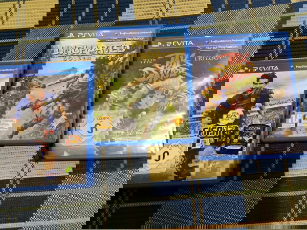 Ps Vita 4 games +8 giga memory card