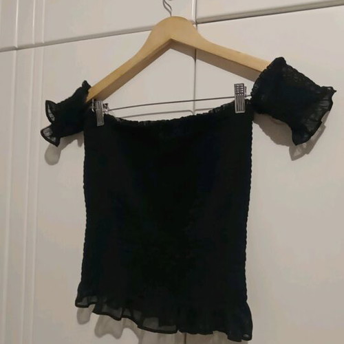 Top Medium off-shoulder black Golden Lady like new