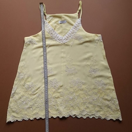 Deja vu sleeveless blouse new, white and yellow, size M