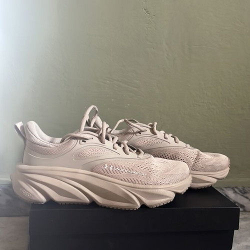 Under Armour athletic shoes like new, size 37.5, beige
