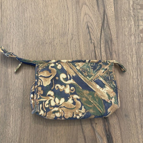 Cosmetic bag like new