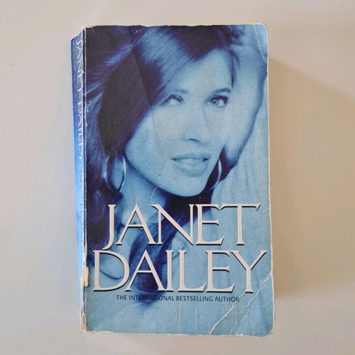 Notorious book used, foreign language, Janet Dailey
