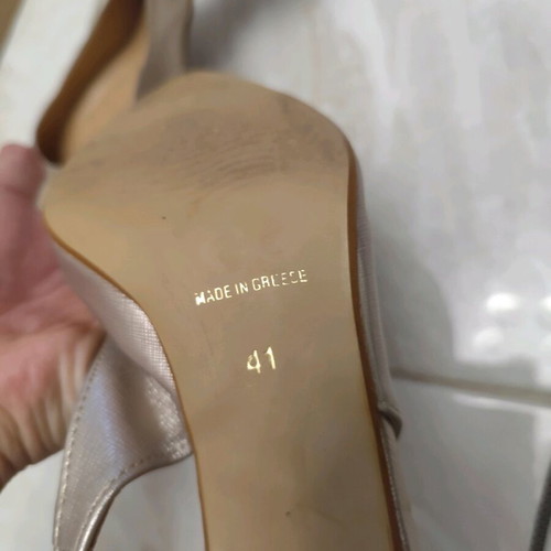 Leather pumps no 41, like new, worn once, gold