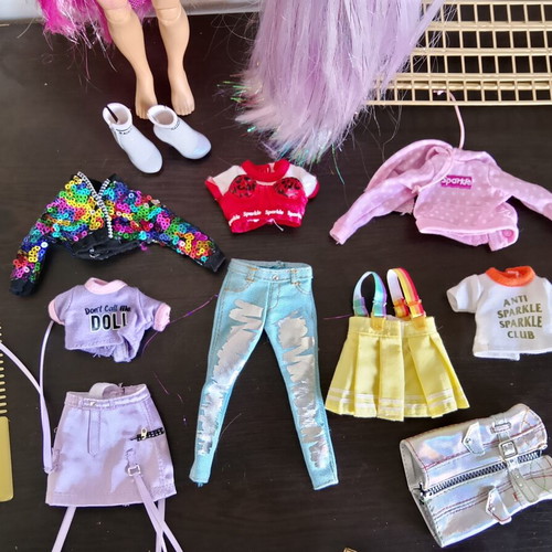Rainbow High Fashion Studio Avery Styles doll playset