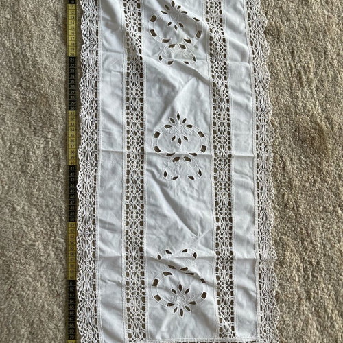 Handmade vintage table runner like new, rectangular