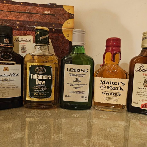 Spirit of Travel whisky set new with 5 sealed bottles
