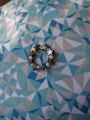 Elastic ring with white beads and hematite stars
