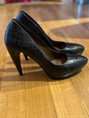 Zara black snake print 12-point heels used, size 40