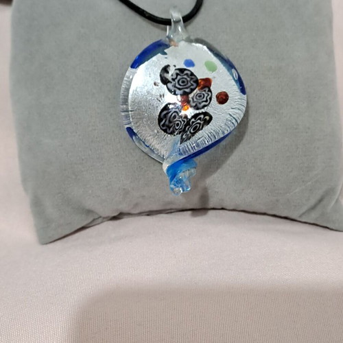 Handmade glass Murano-style pendant like new with floral motifs