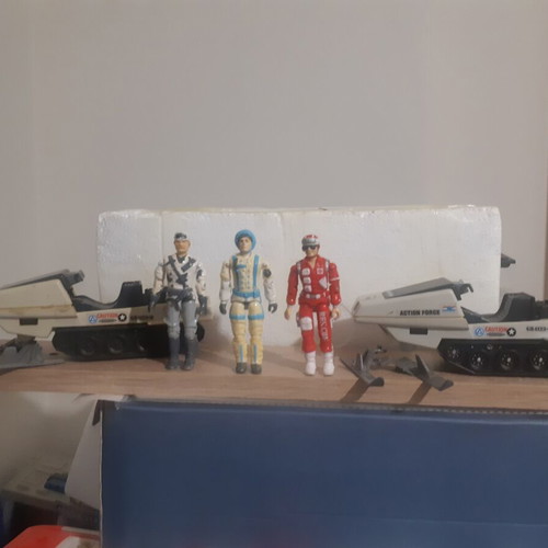 Lot GI Joe with 3 figures and 2 Polar Battle Bear vehicles like new