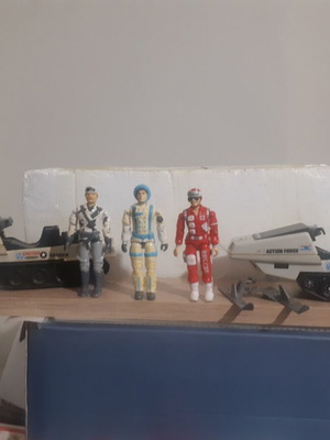 Lot GI Joe with 3 figures and 2 Polar Battle Bear vehicles like new
