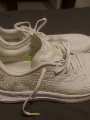 Under Armour Velociti 4 shoes like new, size 41, white