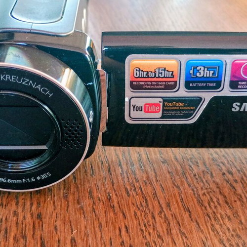 Samsung SMX-F30 retro camera like new