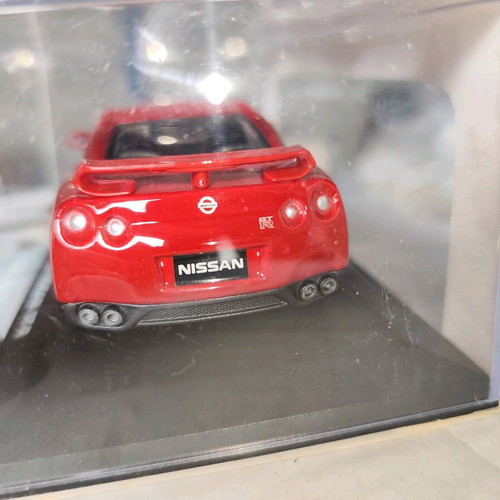 Burago Nissan GT-R Diecast 1/32 scale new red