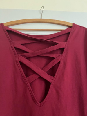 Blouse with unique back like new, size XL