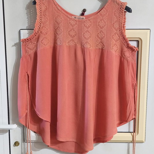 Top boho style coral with side openings S-M like new