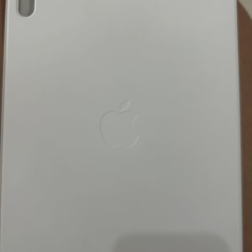 iPad A16 case, white