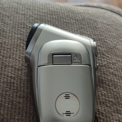 Sanyo Xacti Vintage Digital Camera 4MP with 60x Zoom and Accessories