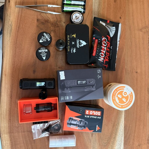 Blaze Solo 2 RTA vape set with accessories and batteries