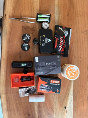 Blaze Solo 2 RTA vape set with accessories and batteries