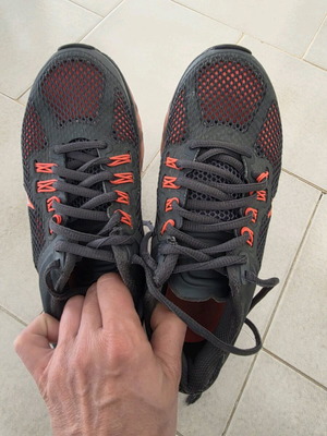 Nike αθλητικά παπούτσια μεταχειρισμένα, νούμερο 36,5, μαύρο και κόκκινο