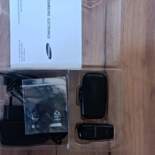 Samsung handsfree slightly used