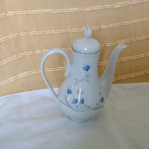Porcelain teapot used with stamp