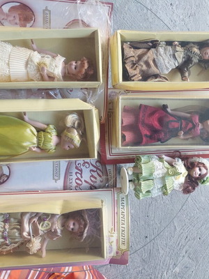 Porcelain doll set like new