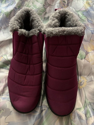 Boots with fur new, comfortable and warm size 37