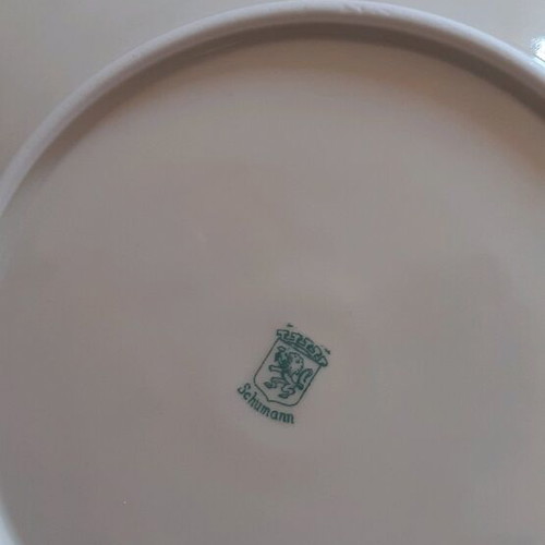 Porcelain plates Schumann Bavaria Germany set of 8 like new