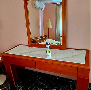 Τουαλέτα κρεβατοκάμαρας / Μπουντουάρ με καθρέπτη