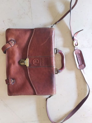 Guy Laroche brown leather briefcase with 4 compartments