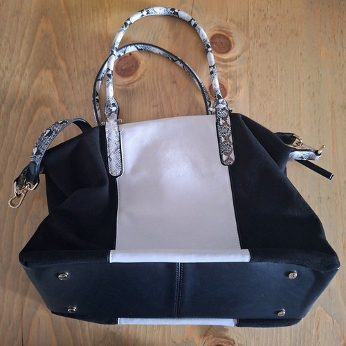 Axel shoulder-hand bag black with white and animal print snake like new