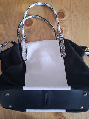 Axel shoulder-hand bag black with white and animal print snake like new