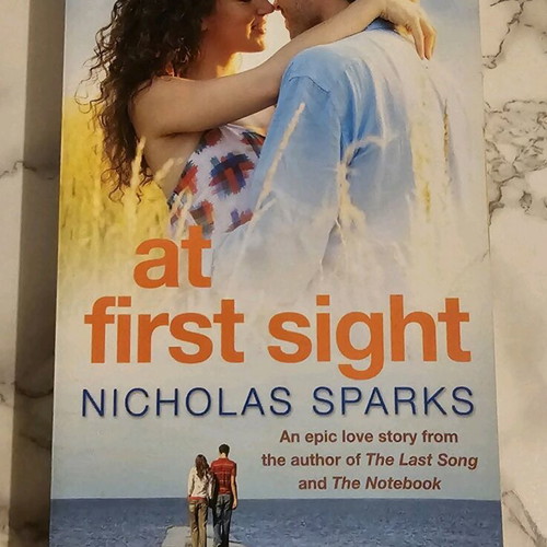 Foreign language book At first sight by Nicholas Sparks like new