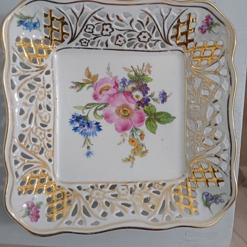 Vintage bowl/plate used for collection and decoration