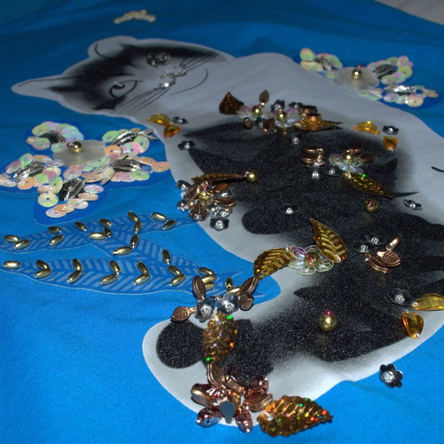 Sublimis bright blue cat graphic t-shirt new, sequin and bead embellished