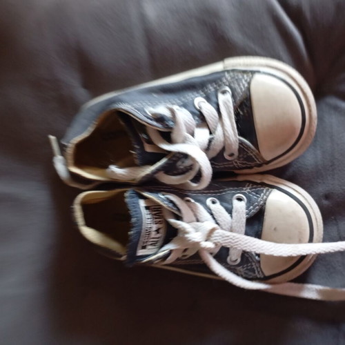 Converse baby shoes size 22 like new