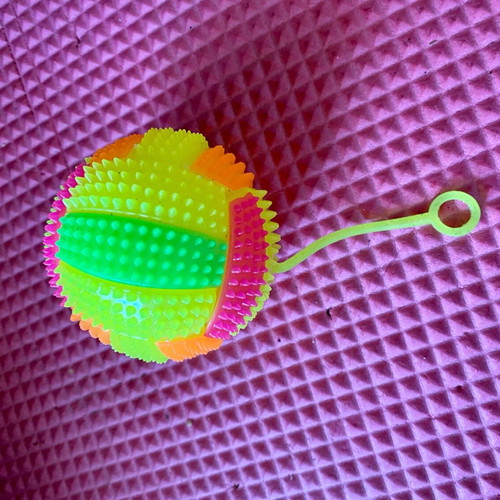 Yo-yo ball like new with elastic handle