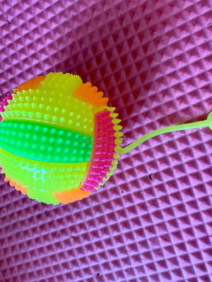 Yo-yo ball like new with elastic handle