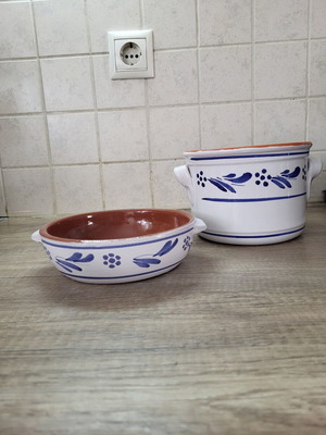 Heat-Resistant Cookware Like New, Ideal for Cooking and Decoration